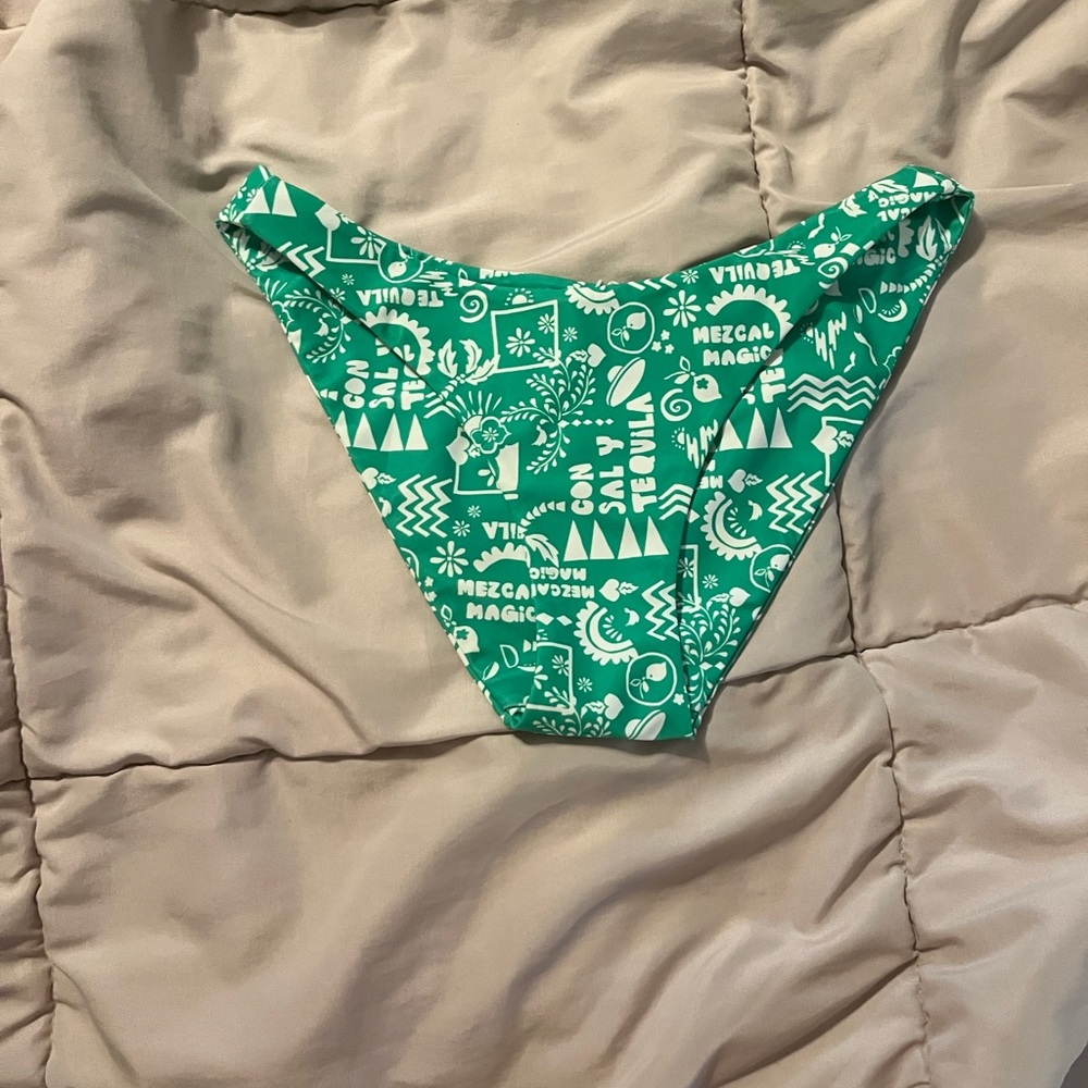 Kulani Kinis Minimal Full Coverage Bikini Bottoms – Sol Dia Print (Size XS)